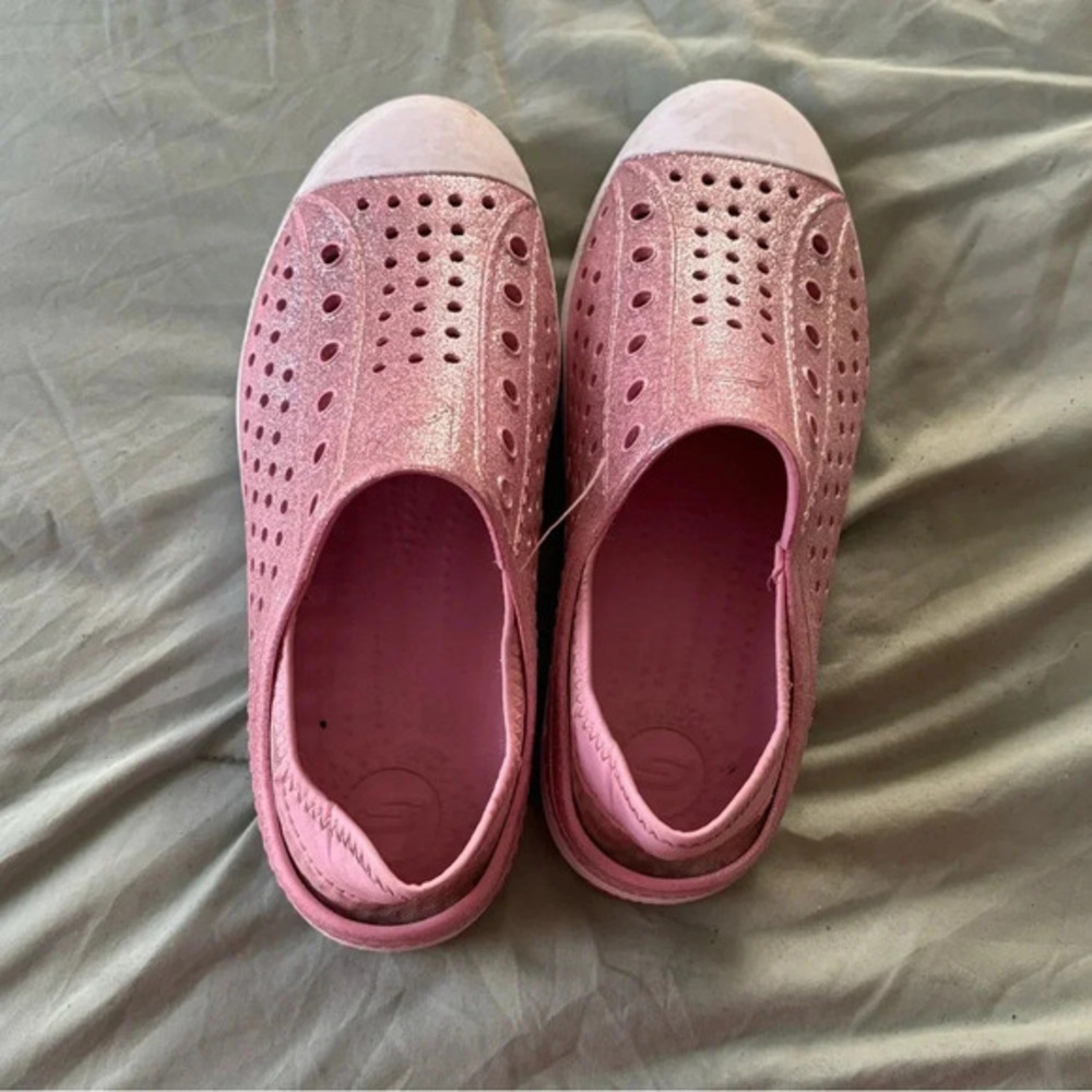 Pink toddler girls Sketchers Foamies size 4